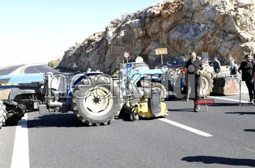  Κρήτη: Μπλόκα σε Ηράκλειο και Ρέθυμνο από αγρότες και κτηνοτρόφους-Μεγάλη ένταση στην Αντιπεριφέρεια