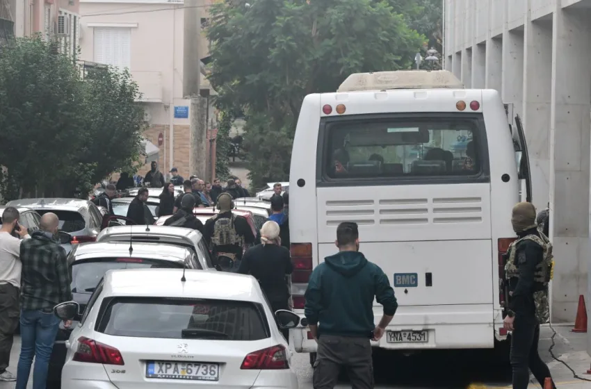  ΟΠΕΚΕΠΕ: Μεγάλη επιχείρηση για την μεταγωγή των συλληφθέντων στην Αθήνα τα ξημερώματα-Η ανακοίνωση της ΕΛΑΣ