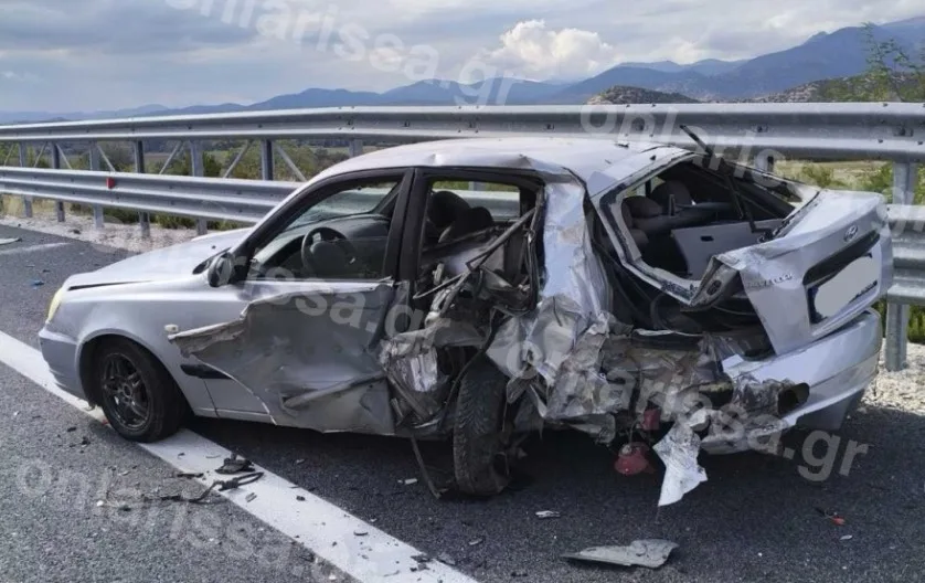  Λάρισα: Νεκρός 45χρονος οδηγός που στάθμευσε στη ΛΕΑ, τραυματίστηκε ο γιος του