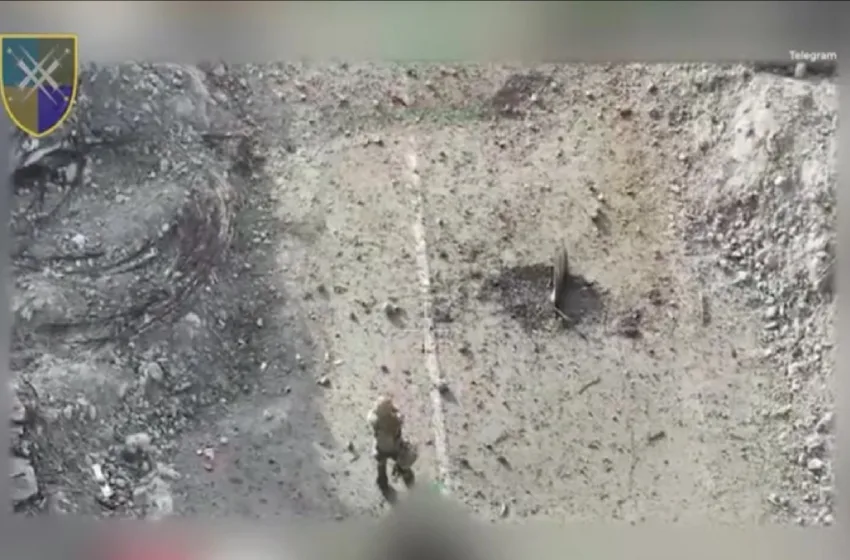  Drone σκοτώνει Ρώσο στρατιώτη ενώ σηκώνει τα χέρια του για να παραδοθεί-Σοκαριστικό βίντεο