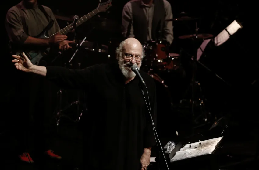  Τα τραγούδια του Διονύση Σαββόπουλου που ακούμπησαν τις καρδιές των Ελλήνων (vid)