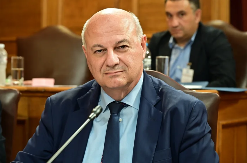  Διαψεύδει ο Τσιάρας τα περί παραίτησης- “Αστειότητες… “