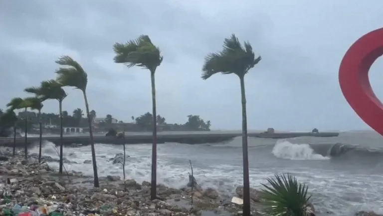  Καραϊβική: Η καταιγίδα Melissa πλησιάζει σε επίπεδο τυφώνα–Απειλεί με καταστροφικές πλημμύρες