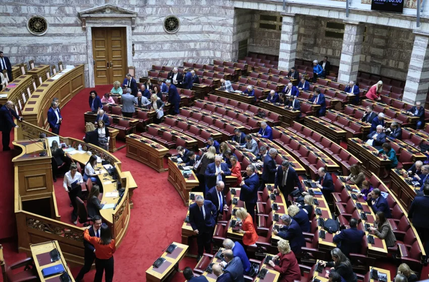  Ψηφίστηκε το εργασιακό νομοσχέδιο-Οι αλλαγές για εργαζόμενους και επιχειρήσεις