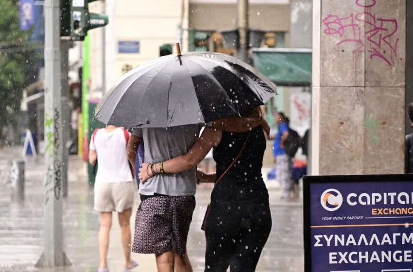  Σε εξέλιξη η κακοκαιρία: Προβλήματα σε Λαμία και Χαλκίδα- Πού θα χτυπήσει (vid)