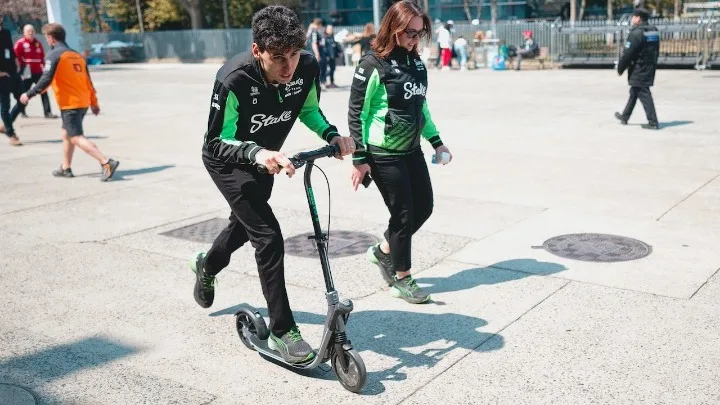  Κίνα: Ποδήλατα και πατίνια γίνονται ένα σε μία έκθεση από το μέλλον