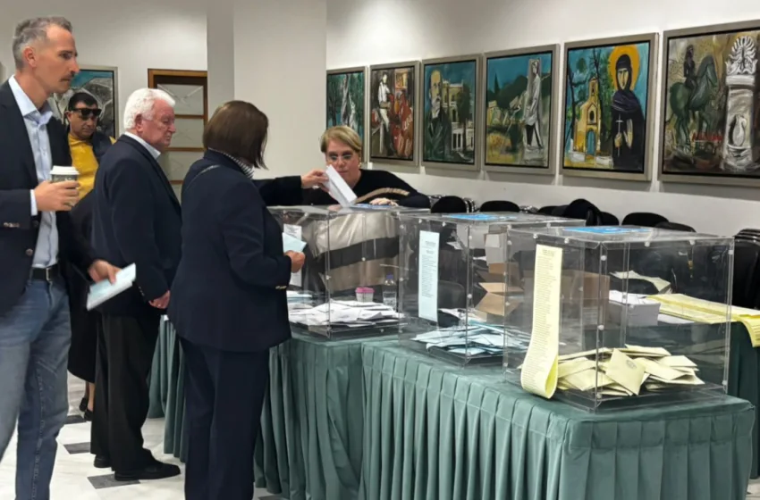  Νέα Δημοκρατία: Ψήφισαν πάνω από 18.000 μέλη  στις εσωκομματικές-Κάλπες με το βλέμμα στο συνέδριο