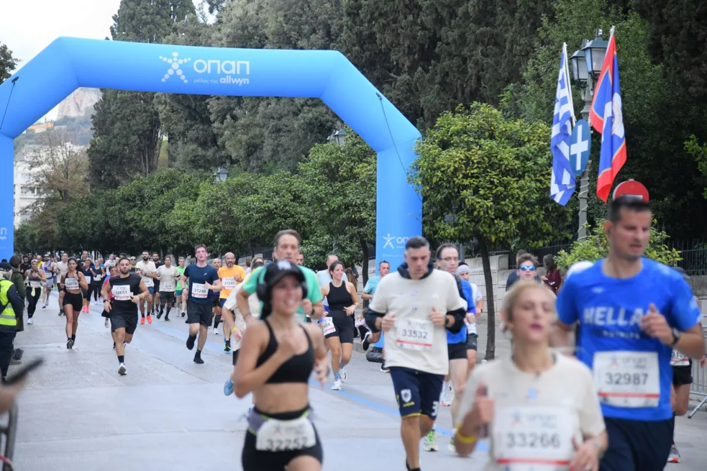 Το μεγαλύτερο βήμα τους μέχρι το επόμενο έκαναν οι δρομείς του 42ου Αυθεντικού Μαραθωνίου 11 1 87