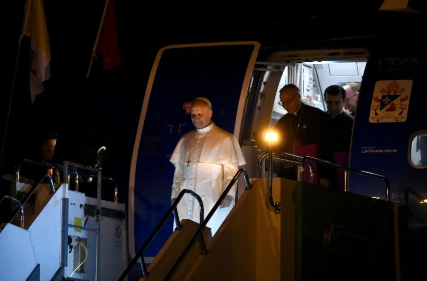  Πάπας Λέων: Άφιξη στην Κωνσταντινούπολη για συνάντηση με τον πατριάρχη Βαρθολομαίο