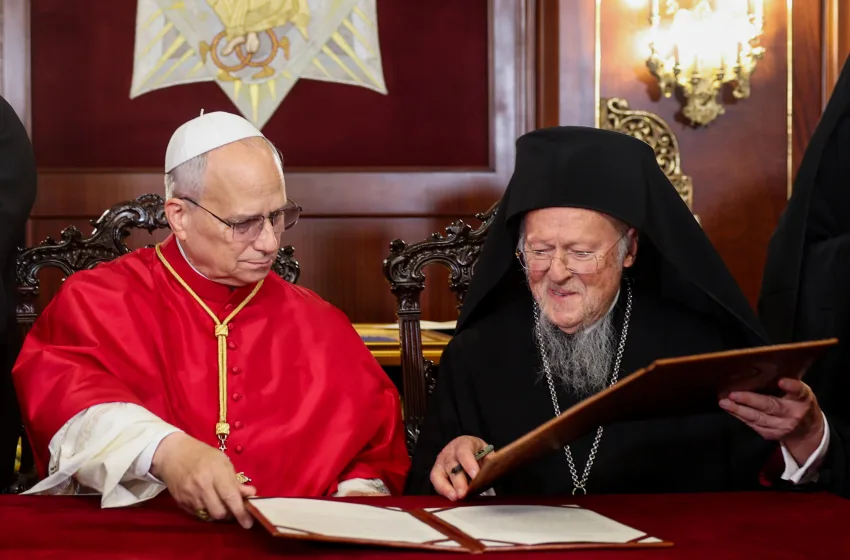  Φανάρι/Ιστορικές στιγμές: Υπεγράφη κοινή δήλωση Πάπα-Οικουμενικού Πατριάρχη μετά την δοξολογία στον Άγιο Γεώργιο