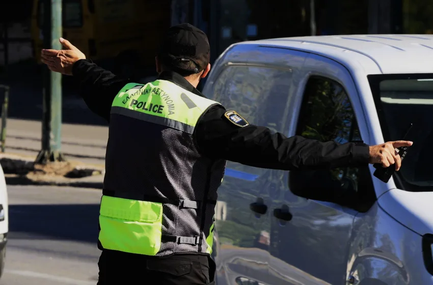  Συνελήφθη οδηγός μηχανής που έτρεχε με 206χλμ στη λεωφόρο Μαραθώνος