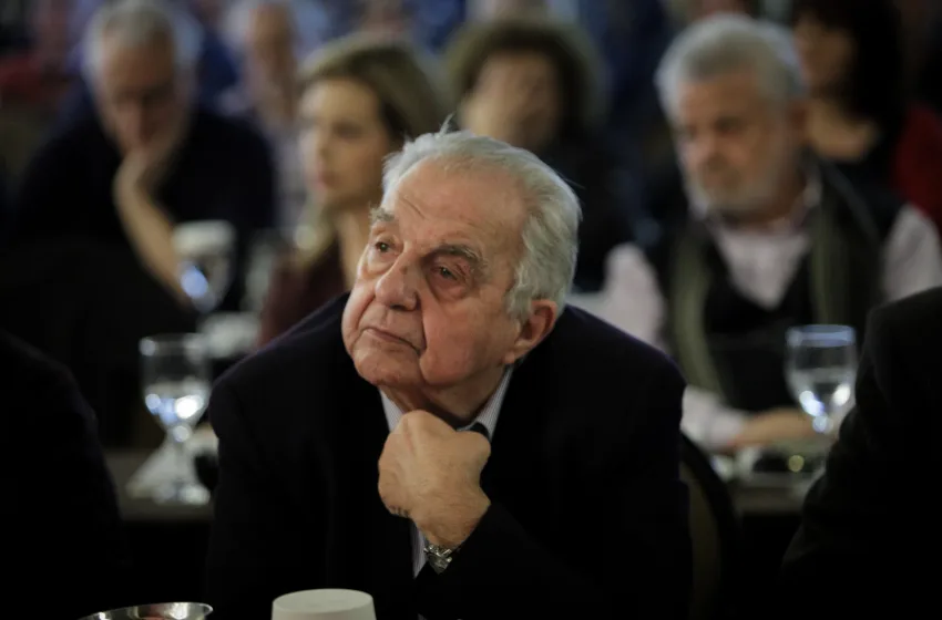  Την Πέμπτη η πολιτική κηδεία του Αλέκου Φλαμπουράρη στο Πάρκο Ελευθερίας