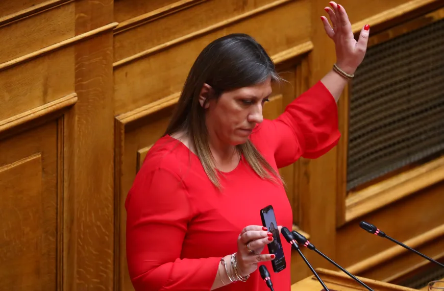 Πλεύση Ελευθερίας: Μαζικές αποχωρήσεις και καταγγελίες για “αυταρχισμό” της Κωνσταντοπούλου