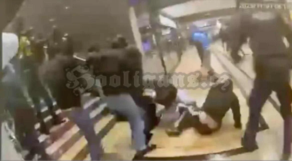 7002f8b7 a4cd 46f9 ad7f 54f0e3852e2d