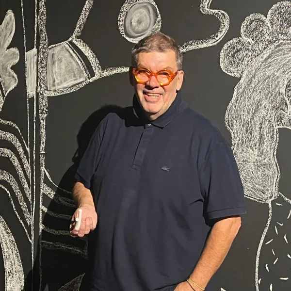 Θανάσης Λάλας στο libre: Η γραφή και η ζωγραφική με βοηθάνε…