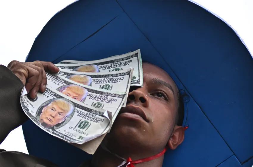  Βραζιλία: Κινητοποίηση αυτόχθονων κατά τη διάρκεια της Συνόδου Κορυφής COP 30 για το κλίμα