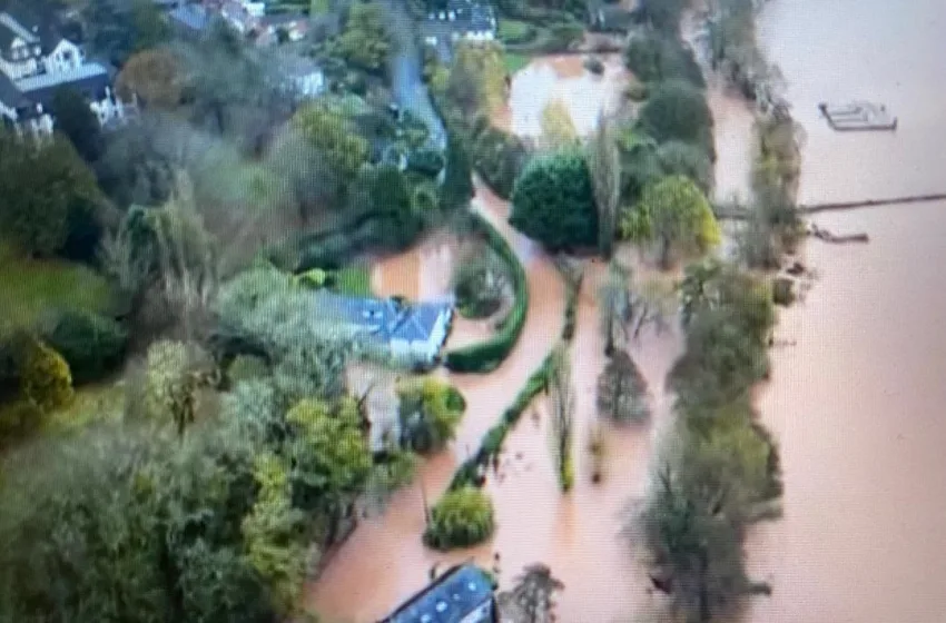 Μεγάλη Βρετανία: Χιλιάδες νοικοκυριά χωρίς ρεύμα, πλημμυρισμένα σπίτια λόγω της “Κλαούντια”