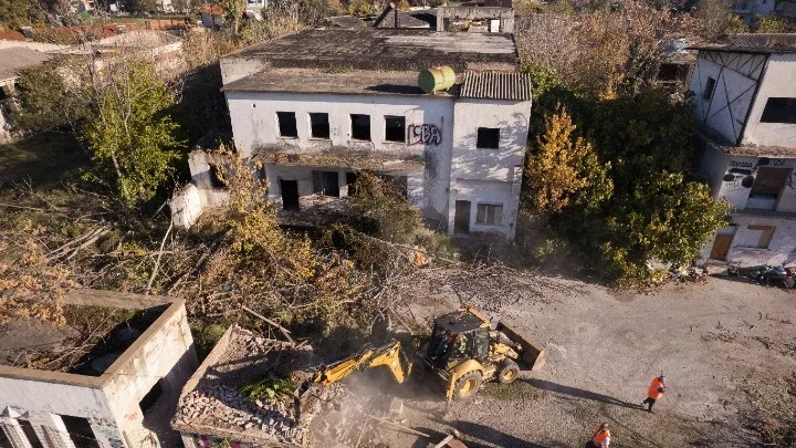  Τέλος εποχής για τον χώρο του ΑΓΝΟ – Ερείπια και κουφάρια που κατεδαφίζονται
