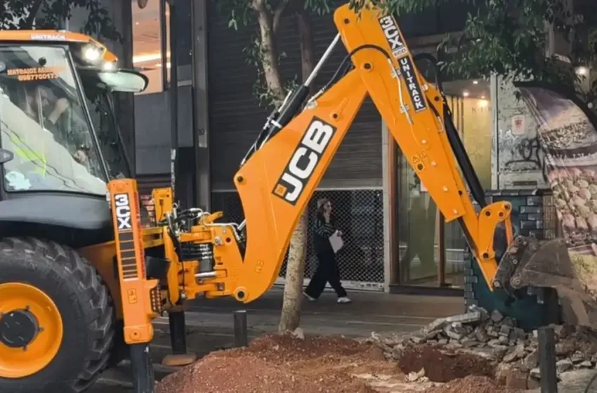  Έσπασε αγωγός στο Σύνταγμα-Διακοπή κυκλοφορίας