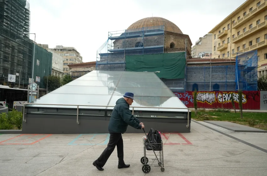  Συνταξιούχοι: Καταβάλλεται το απόγευμα στους λογαριασμούς η έκτακτη ενίσχυση των 250 ευρώ- Ποιους αφορά