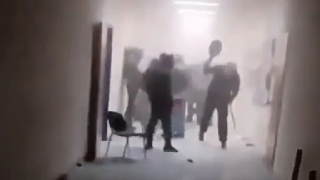 epeisodia politexneio maketa