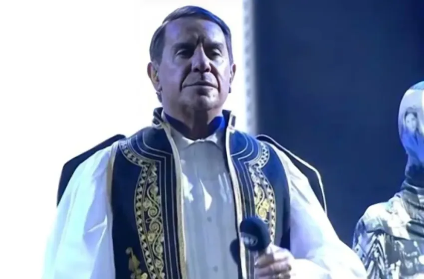  MadWalk 2025: Ο Μαζωνάκης φόρεσε παραδοσιακή στολή και τραγούδησε τη “Θαλασσογραφία