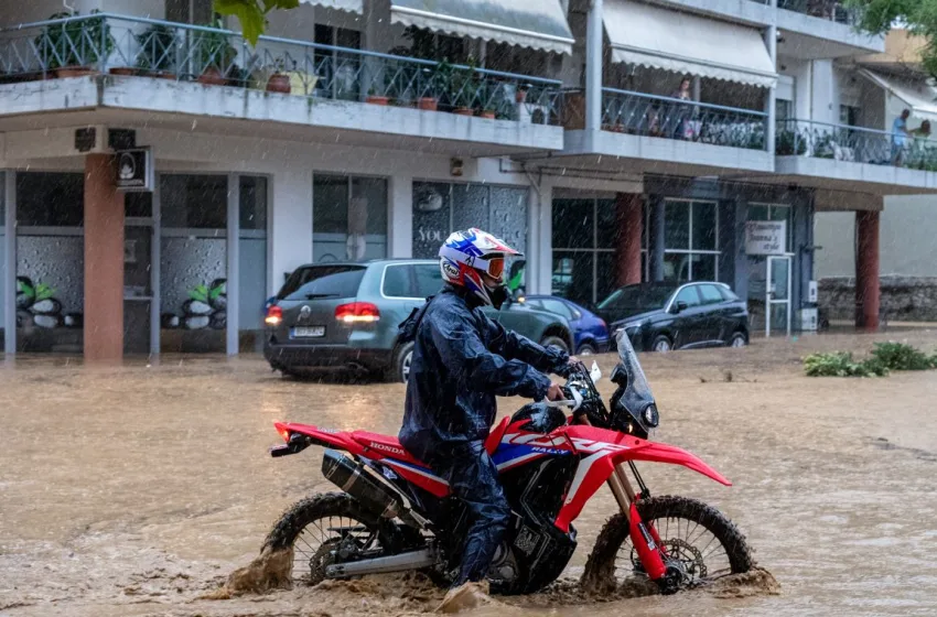  Καιρός: Συναγερμός για μεγάλα ύψη βροχής σε τρεις περιοχές-Η προειδοποίηση Κολυδά