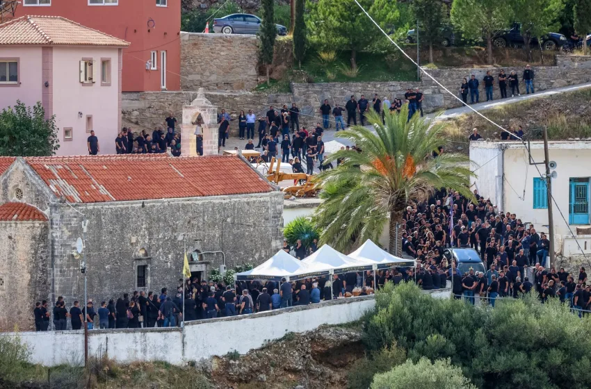  Βορίζια: Αυτήν την ώρα η κηδεία του 39χρονου υπό δρακόντεια μέτρα ασφαλείας – Ουρλιαχτά και οδύνη(LIVE)