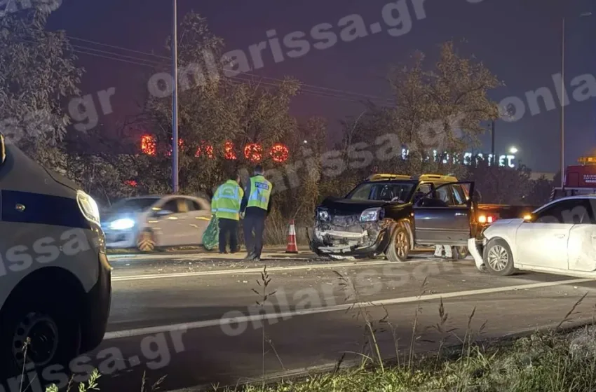  Σοβαρό τροχαίο στη Λάρισα- Τέσσερις τραυματίες, οι δύο σοβαρά (εικόνες)