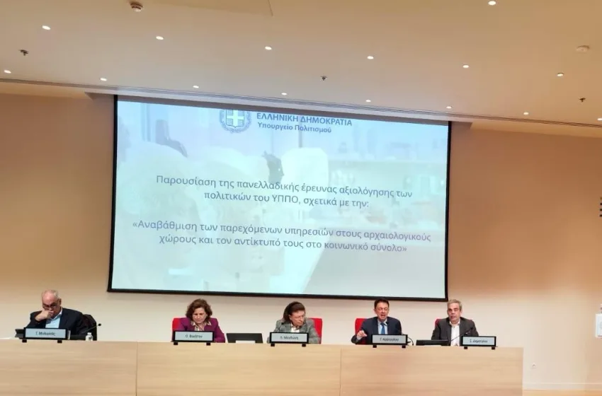  Λίνα Μενδώνη: Θέτουμε τον εαυτό μας στην κρίση της κοινωνίας