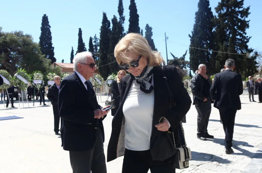  Θρήνος για την Αγγελική Νικολούλη