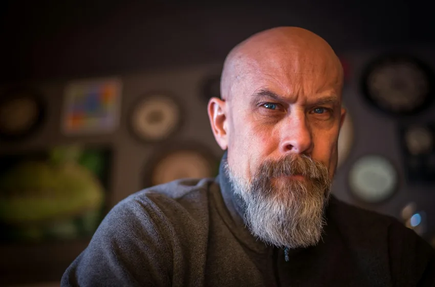  Φαλάκρα: Ειδικοί καταρρίπτουν 3 διαδεδομένους μύθους- Σίγουρα δεν αποφασίζει ο πατέρας της μητέρας σας