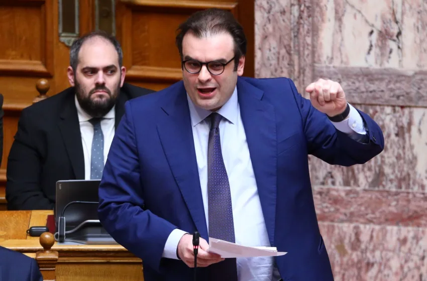  Πιερρακάκης σε Φάμελλο: Επί ΣΥΡΙΖΑ έκλεισαν 77 καταστήματα ΕΛΤΑ