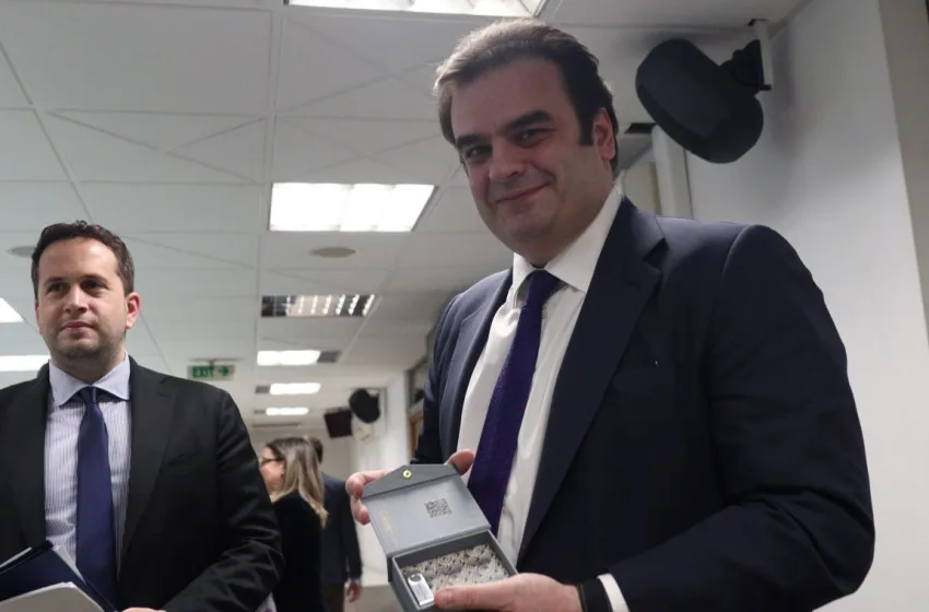  Προϋπολογισμός 2026: Ανάπτυξη 2,4%, πρωτογενές πλεόνασμα 3,7%-Τι αλλάζει σε φόρους, μισθούς, συντάξεις