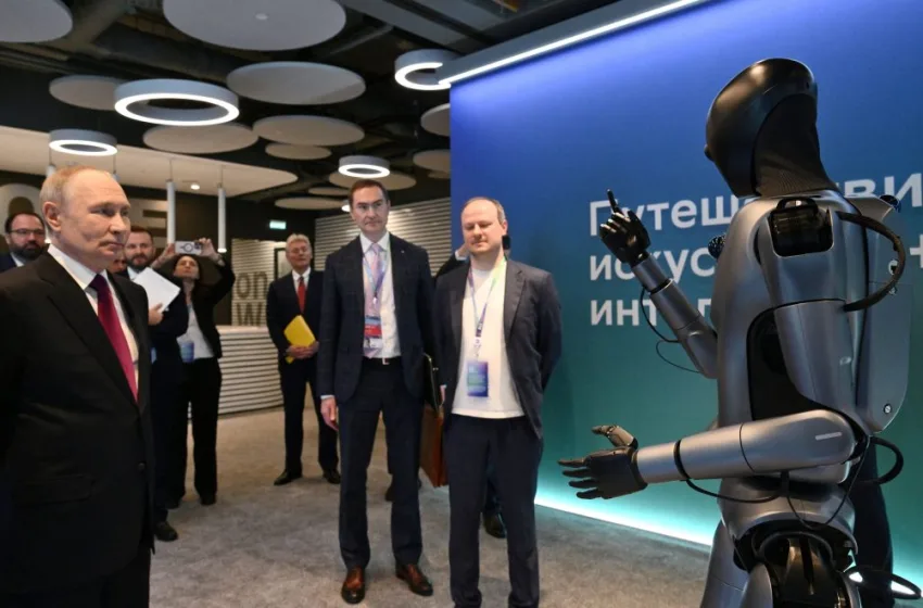  ΑΙ ρομπότ χορεύει μπροστά στον Πούτιν – Πώς αντέδρασε ο Ρώσος πρόεδρος (vid)