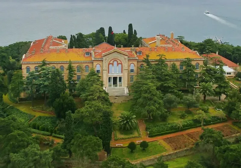  Αμερικανός πρέσβης στην Τουρκία: Στόχος η επαναλειτουργία της Σχολής της Χάλκης