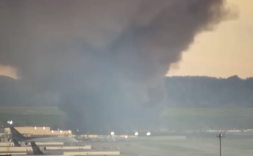  Κεντάκι/Σοκαριστικές εικόνες: Η στιγμή της συντριβής αεροσκάφους μεταφορών-Νεκροί και τραυματίες