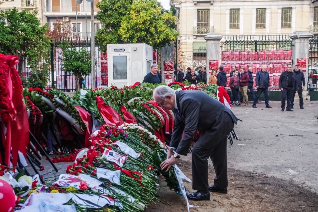 Έκλεισαν οι πύλες του Πολυτεχνείου:Έκτακτα μέτρα, κλειστοί δρόμοι, αλλαγές στο Μετρό-Το σχέδιο της ΕΛΑΣ 10 tasoulas