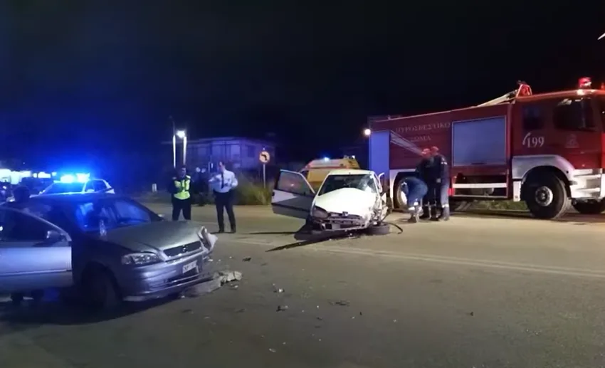  Εικόνες σοκ από το σοβαρό τροχαίο στο Αγρίνιο: Τρεις τραυματίες μεταξύ των οποίων ένα παιδί
