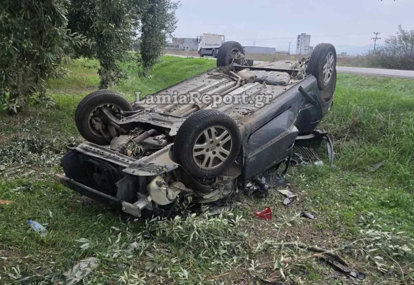  Θρήνος στη Φθιώτιδα-Σκοτώθηκαν ακαριαία δύο νέοι 28 και 25 ετών-Το αυτοκίνητο καρφώθηκε σε ελιά
