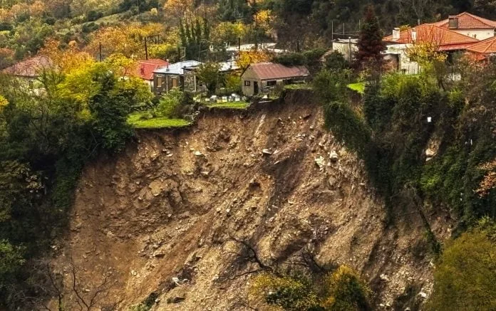  Tζουμέρκα: Αυτοψίες μετά τις κατολισθήσεις-Κατεδαφιστέα μια κατοικία, 3 ακατάλληλες