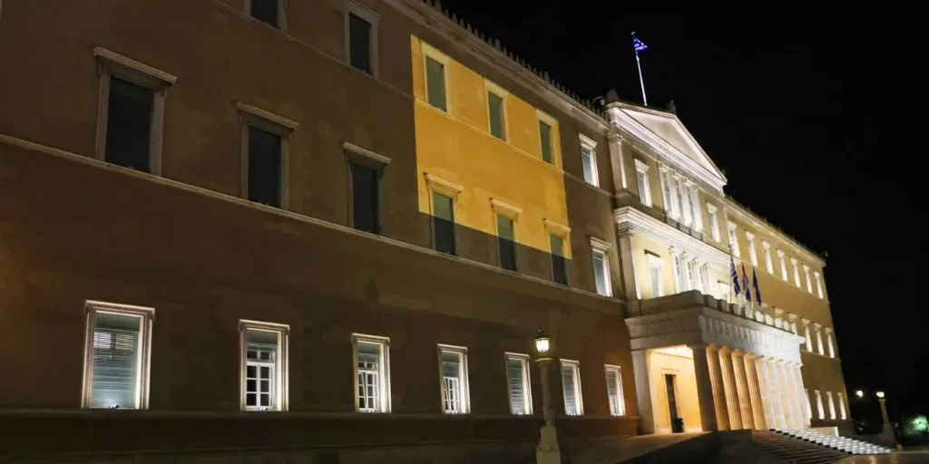 vouli emfyli via.jpg