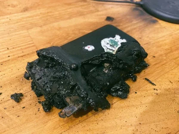  Σοκαριστικό: 50χρονος πήρε φωτιά σε lounge αεροδρομίου της Μελβούρνης όταν έσκασε το power bank 