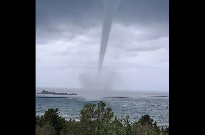  Υδροστρόβιλος στο Μαθράκι- Εντυπωσιακές εικόνες