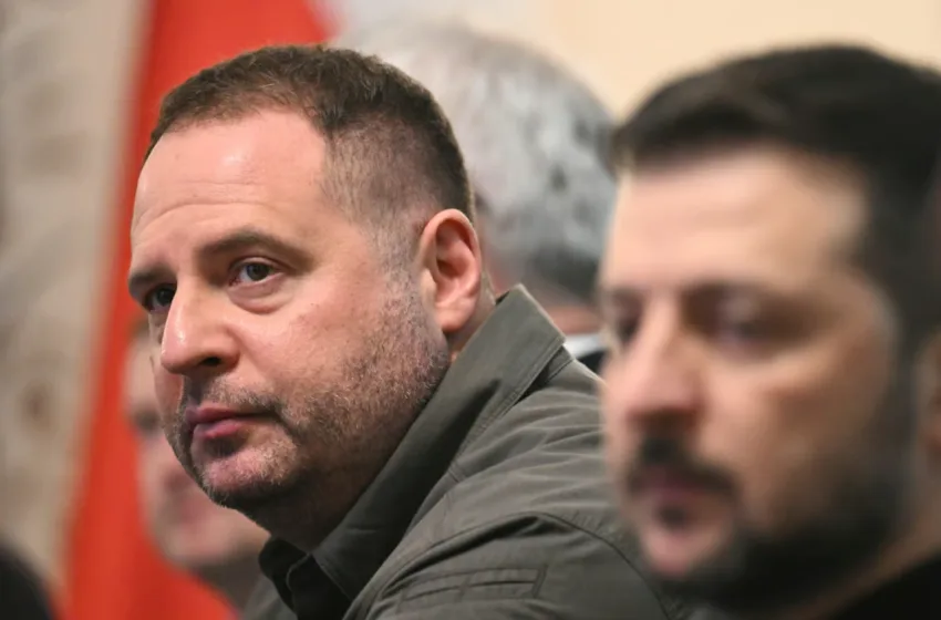  Politico: Γιατί το “σκάνδαλο Γερμάκ” απειλεί τον Ζελένσκι και προκαλεί “σεισμό” στην Ουκρανία