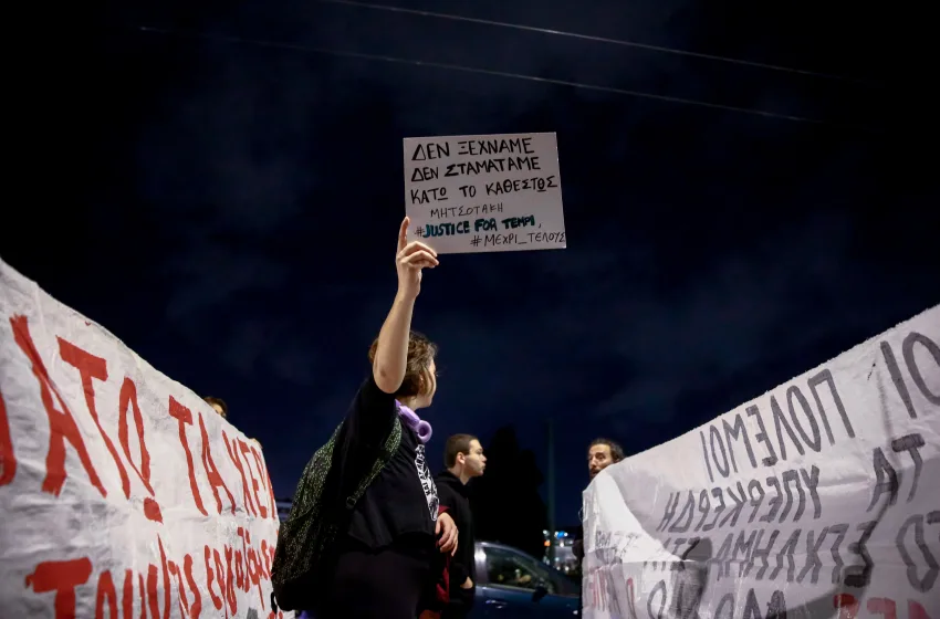  Στο Αυτόφωρο οι “23” για παρέμβαση μπροστά στο μνημείο του Αγνώστου Στρατιώτη