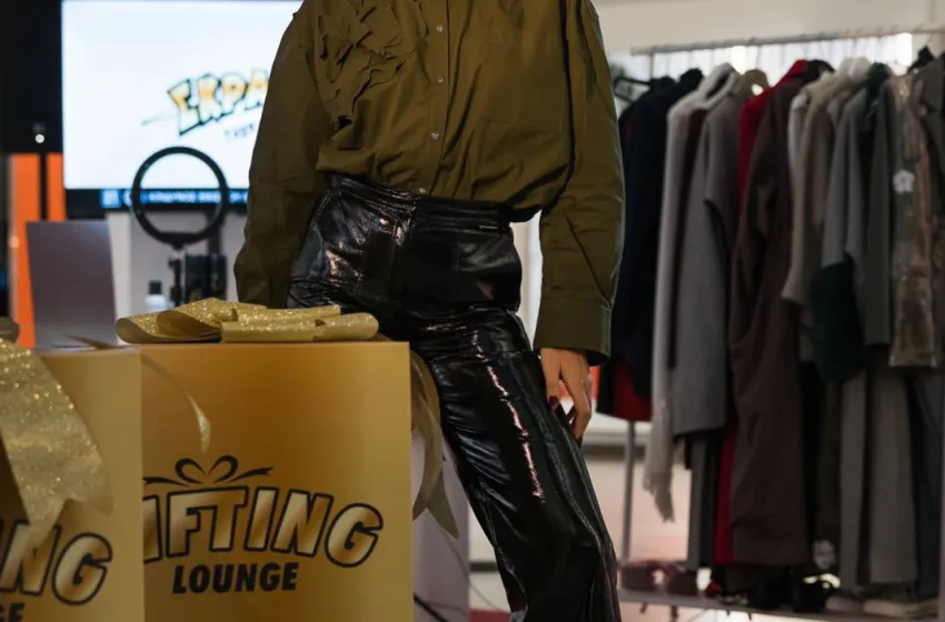  Τα μυστικά για σωστές φωτογραφικές πόζες από την Έλενα Γαλύφα και το MadWalk Gifting Lounge by ΣΚΡΑΤΣ – Πώς θα απογειώσετε τις φωτογραφίες σας