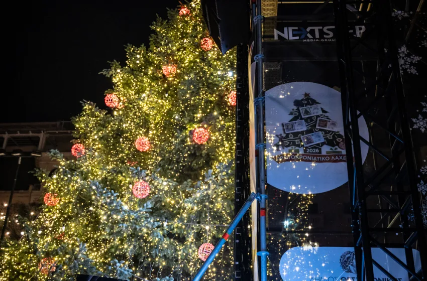 Χριστουγεννιάτικη μαγεία στην πλατεία Αριστοτέλους με τον Αντώνη Ρέμο – Η εντυπωσιακή συναυλία στη φωταγώγηση του δέντρου από το Πρωτοχρονιάτικο Λαχείο και τη Next Step Media Group