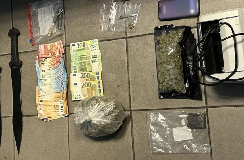  Αμπελόκηποι: Δύο συλλήψεις για ναρκωτικά-31χρονος πέταξε από το μπαλκόνι σακίδιο με κάνναβη