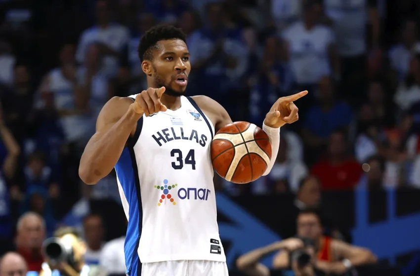  Μυστήριο με τον Αντετοκούνμπο: Γιατί έσβησε όλες τις φωτογραφίες με τους Μπακς;